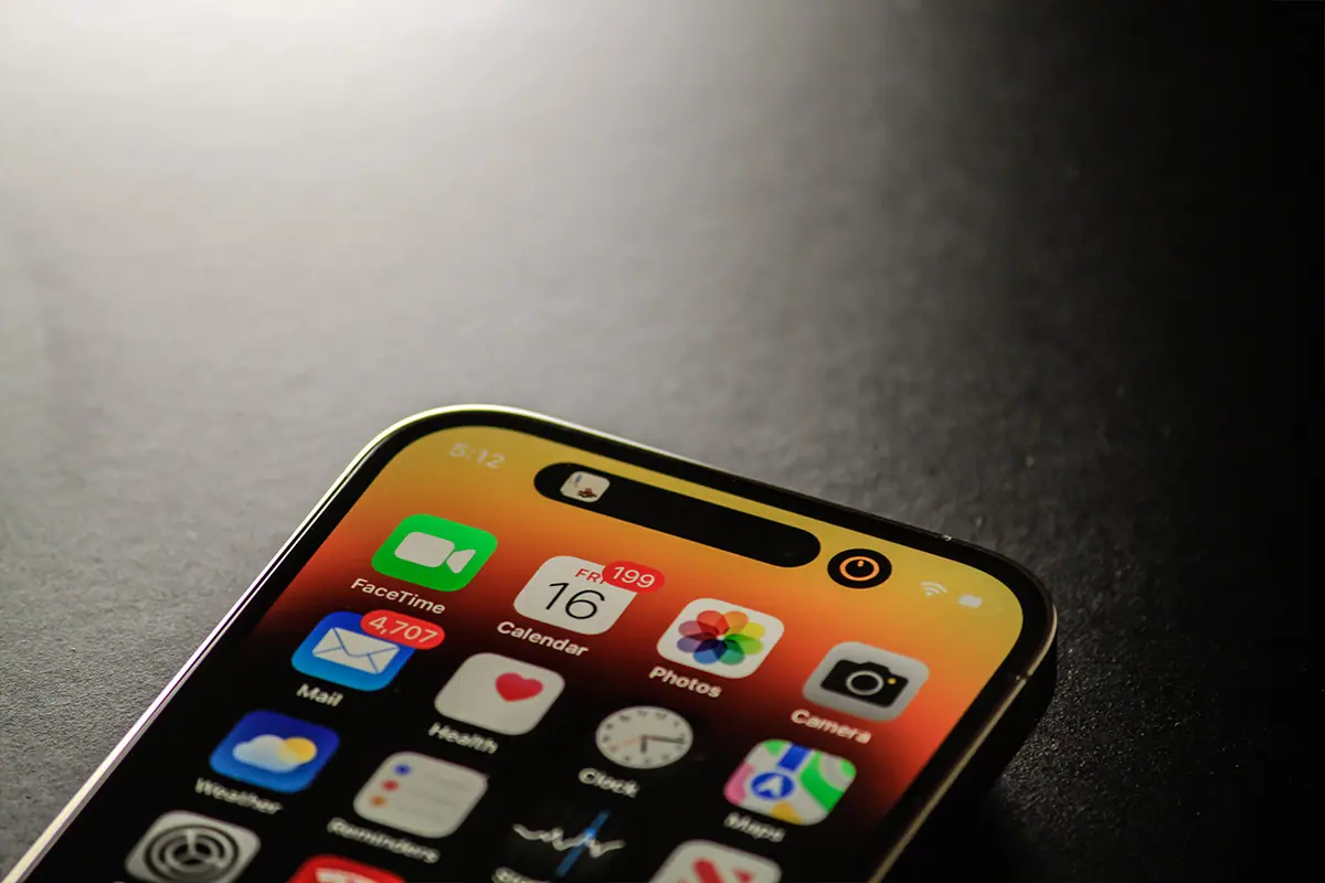 iPhone 14 Pro Max frente iOS 27
