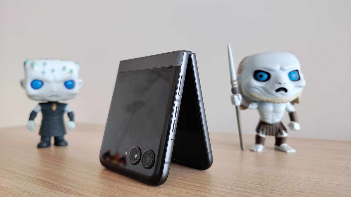 Motorola Razr Ultra 50