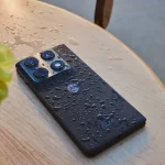 razr fold – lifestyle 13