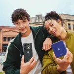razr fold – lifestyle 19