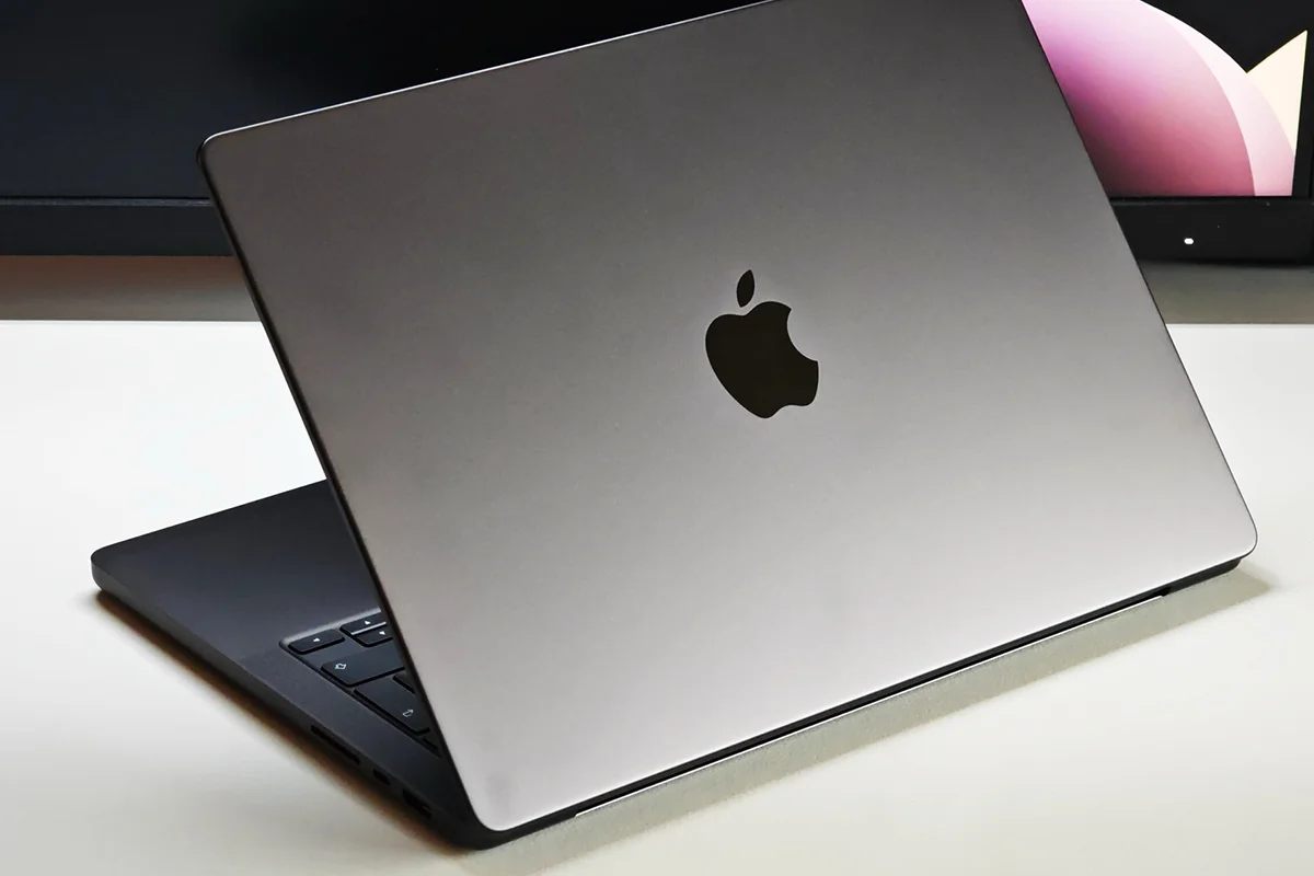 Macbook Ultra também está a caminho