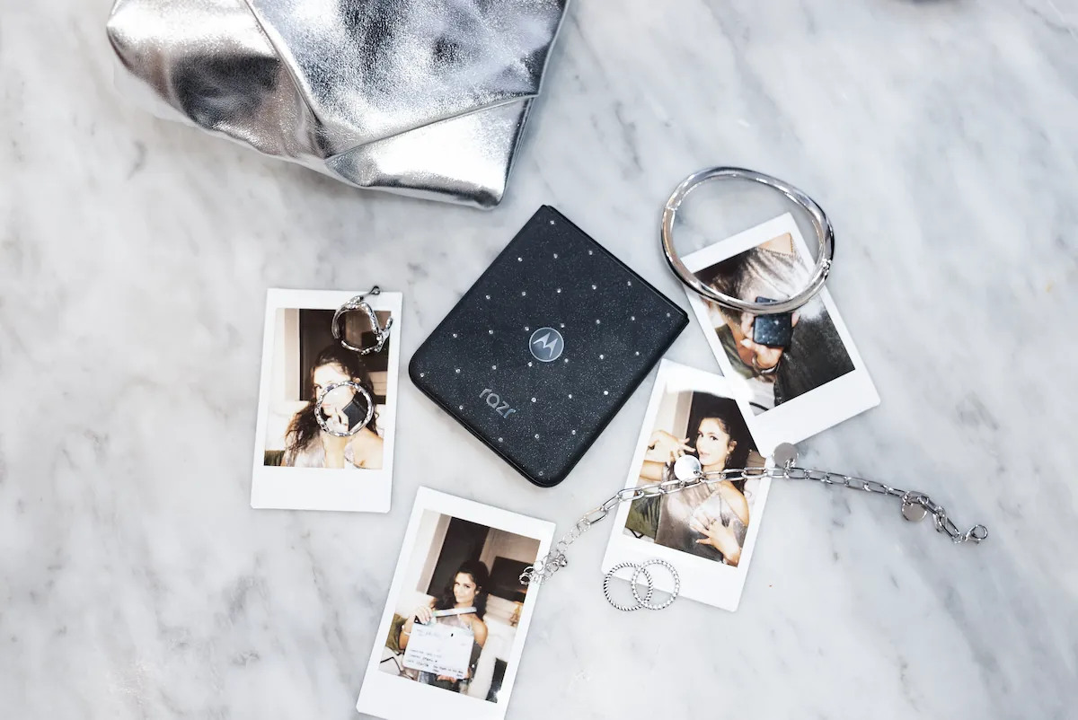 motorola razr 70 com Crystals by Swarovski